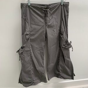 Wearables, Cargo Gaucho Crop Pant, GRAY, Lrg